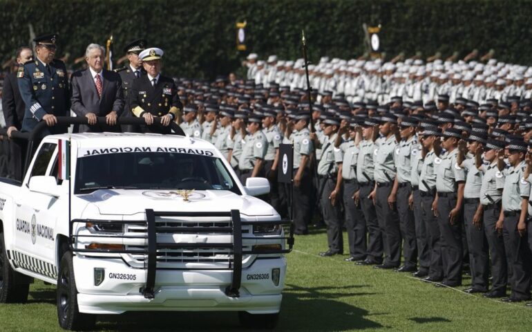 Falso que se quiera militarizar al país: Asegura AMLO