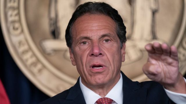 Renuncia gobernador de NY tras acusaciones de acoso sexual
