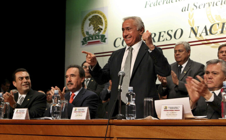 Incremento salarial para burócratas, acuerdan SCHP y FSTSE