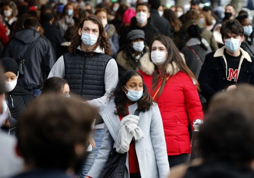 Pide OMS no calificar como «leve» a variante Omicron, esta matando personas