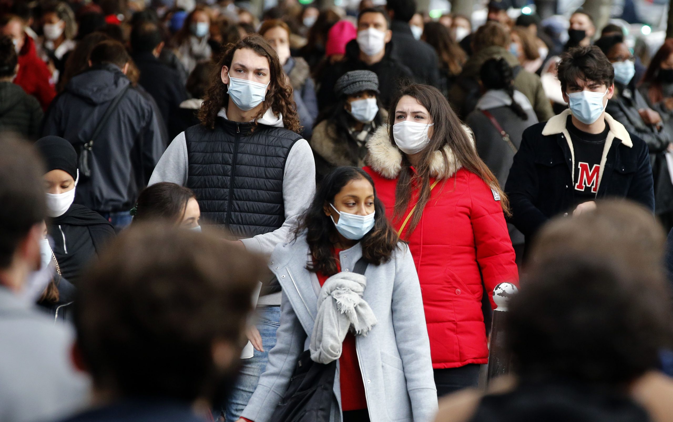 Pide OMS no calificar como «leve» a variante Omicron, esta matando personas