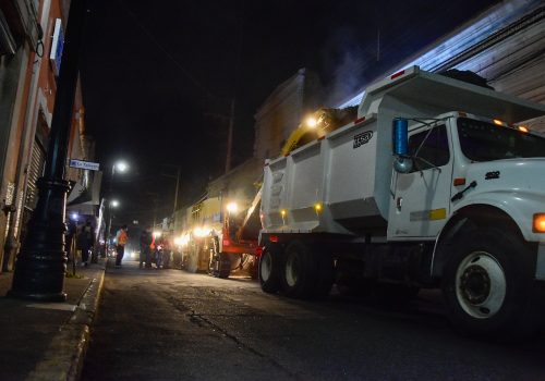 MUNICIPIO DE AGUASCALIENTES REALIZA REHABILITACIÓN NOCTURNA DE VIALIDAD EN LA ZONA CENTRO
