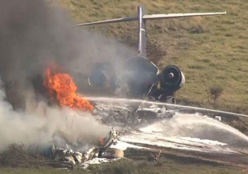 AVIÓN SE ESTRELLA EN TEXAS CON 21 PERSONAS A BORDO