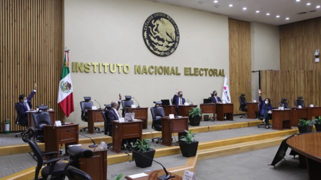 INE aprueba mil 738 mdp para la revocación de mandato