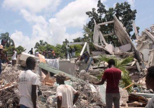 Haití registra sismo de 7.1 grados, suman 724 muertos
