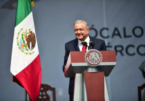 Comisión del INE «amordaza» a AMLO en comentarios con la revocación de mandato