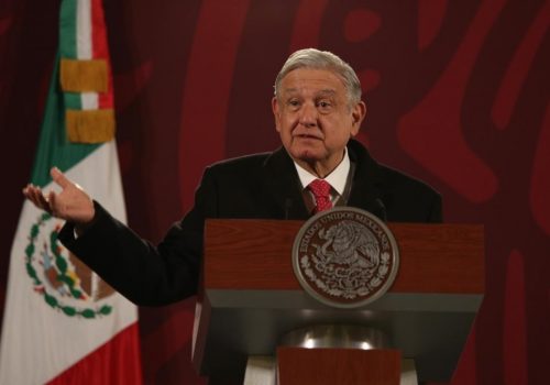 AMLO anuncia que exhibirá las extravagancias en gastos del INE