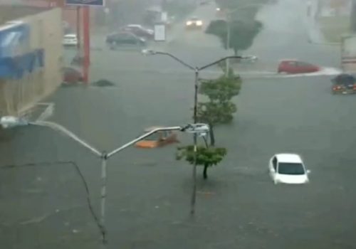 Intensas lluvias provocan inundaciones al poniente de Mérida