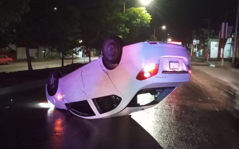 IMPACTANTE ACCIDENTE; CHOCÓ, SE VOLTEÓ Y SALIÓ ILESO  #Accidente #Aguascalientes #Policiaca
