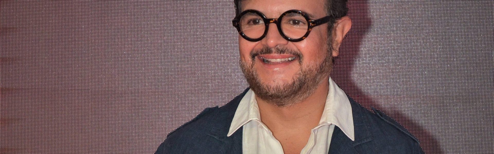 Aleks Syntek explota contra meme de Telehit, tras despreciarlo como cantante