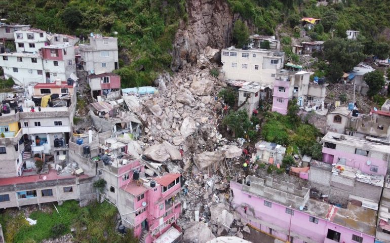 Encuentran restos humanos en la zona de derrumbe del Cerro del Chiquihuite