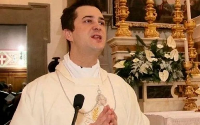 Sacerdote usaba las limosnas para pagar orgias y drogas