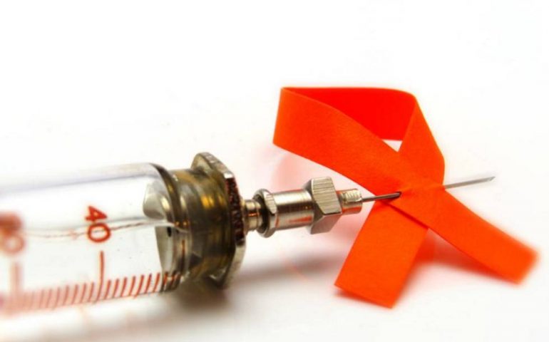 Interrumpen estudio de vacuna contra el SIDA