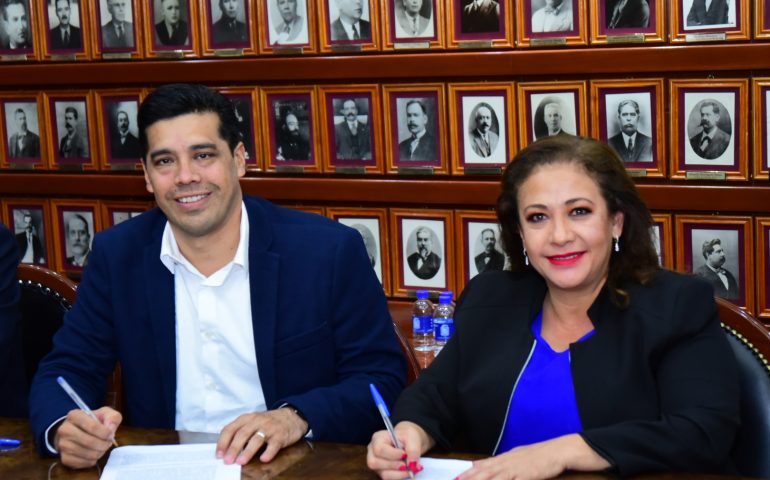 López Ortiz entrega administración municipal a Leo Montañez