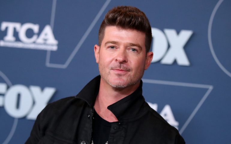 Robin Thicke es acusado de acoso sexual hacia la modelo Emily Ratajkowski