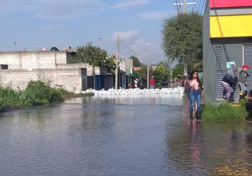 Se inunda en San Juan del Río, Querétaro, tras desborde de rio