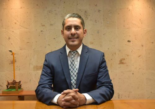 DESIGNA LEONARDO MONTAÑEZ A CARLOS ESPAÑA MARTÍNEZ COMO SECRETARIO DE SERVICIOS PÚBLICOS