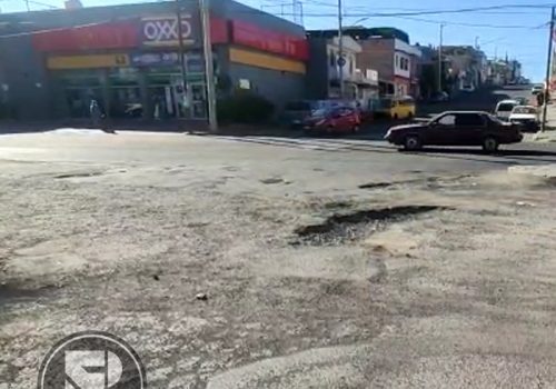 Crítica Gráfica: Baches siguen ganando la batalla en Aguascalientes