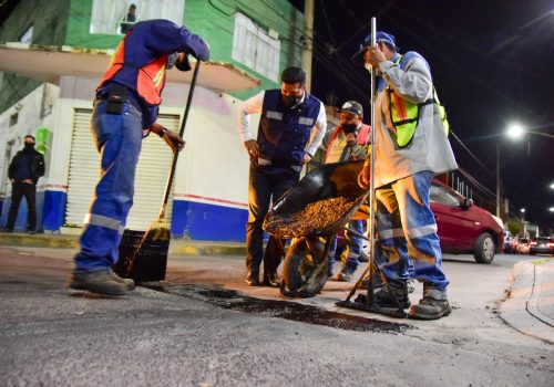 REFUERZA PRESIDENCIA MUNICIPAL TRABAJOS NOCTURNOS DE REHABILITACIÓN DE VIALIDADES