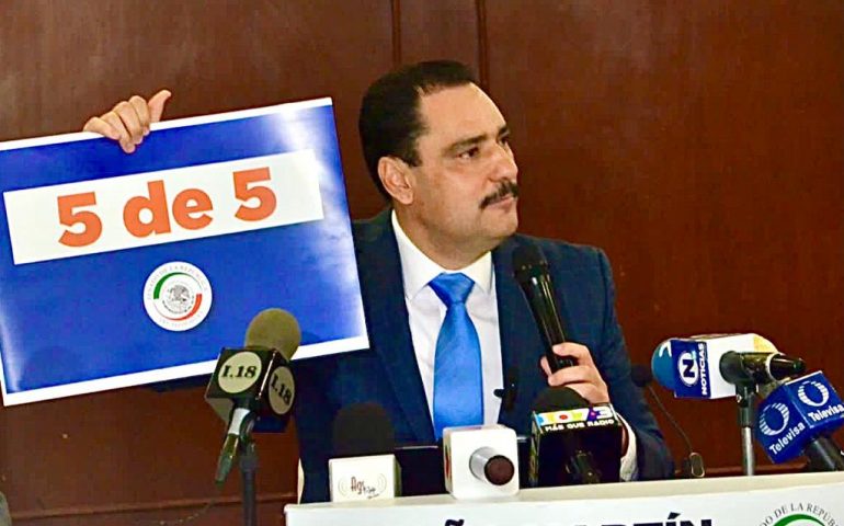 TOÑO MARTÍN DEL CAMPO PRIMER POLÍTICO EN AGS EN PRESENTAR SU 5 DE 5