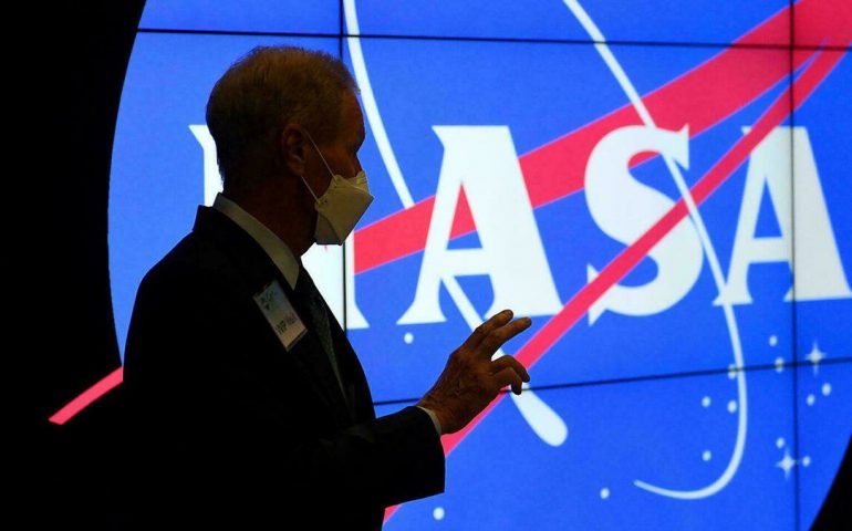 NASA anuncia que atrasara el alunizaje hasta el 2025