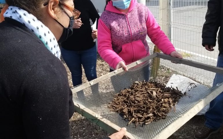 SE REALIZÓ EN JM EL CURSO DE COMPOSTA EN CASA