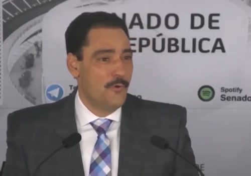 SENADORES RESPALDAN A TOÑO