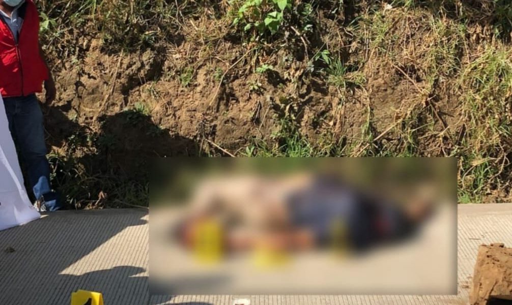 POLICÍA SE ENTREGÓ A LA FAMILIA MICHOACANA PARA QUE NO MATARAN A SU FAMILIA