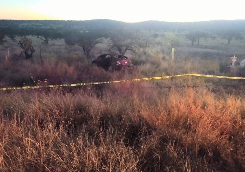 FALLECIÓ EL CONDUCTOR DEL AUTOMÓVIL AL MOMENTO EN QUÉ SALIÓ DISPARADO CUANDO VOLTEÓ SU AUTO