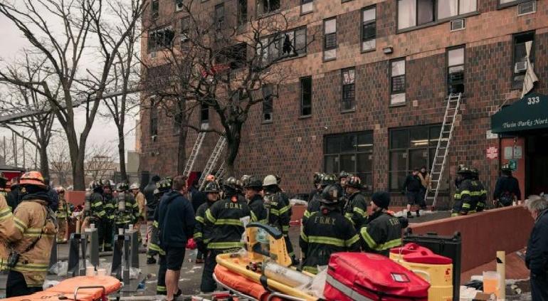 Suman al menos 19 muertos tras incendio en edificio de NY