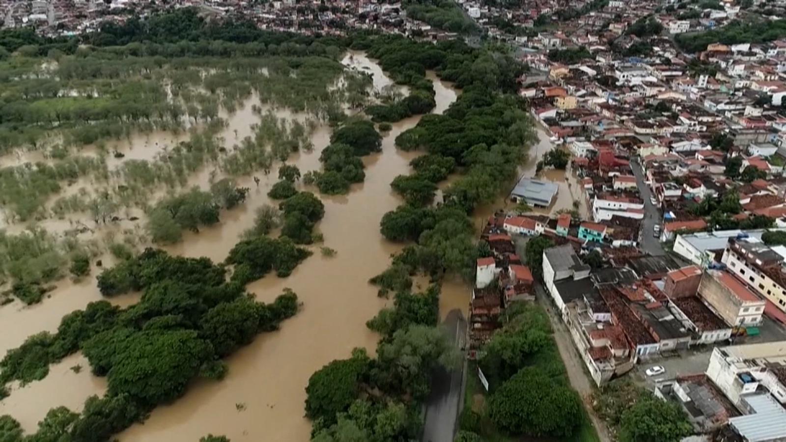 Inundaciones y deslizamientos suman 104 muertos en Brasil