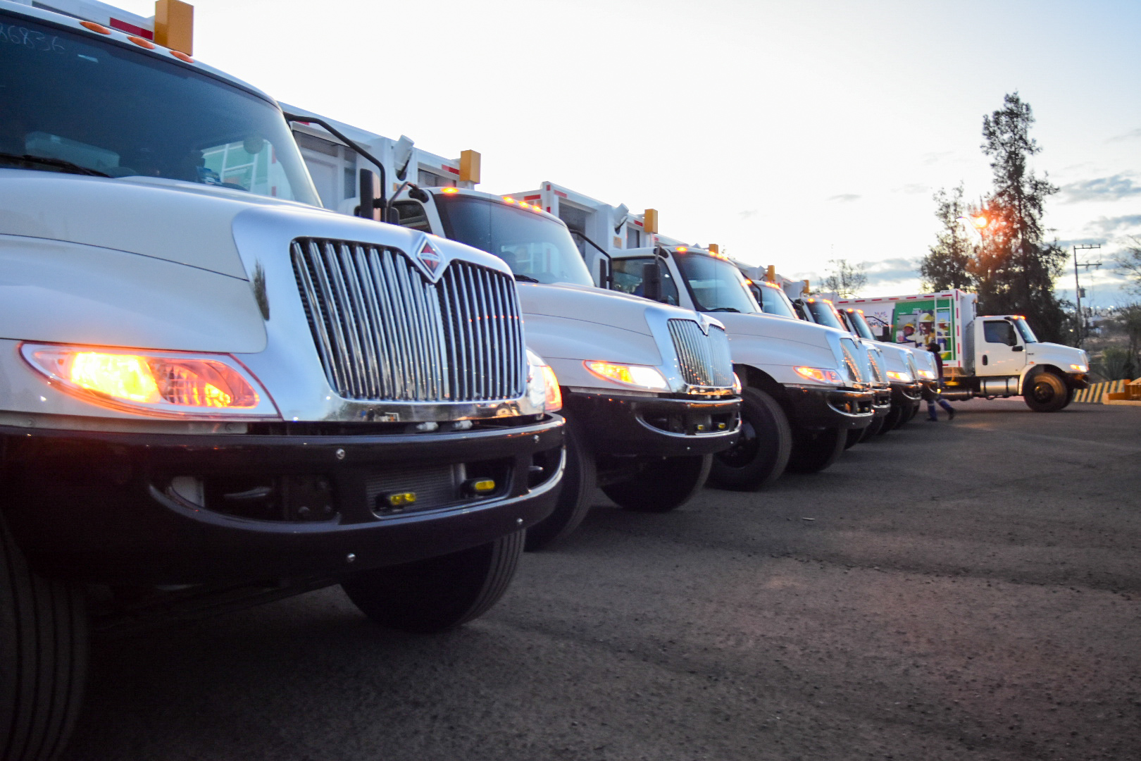 SE INTEGRAN 11 NUEVOS CAMIONES A LAS RUTAS DE RECOLECCIÓN DE RESIDUOS DE LA CAPITAL