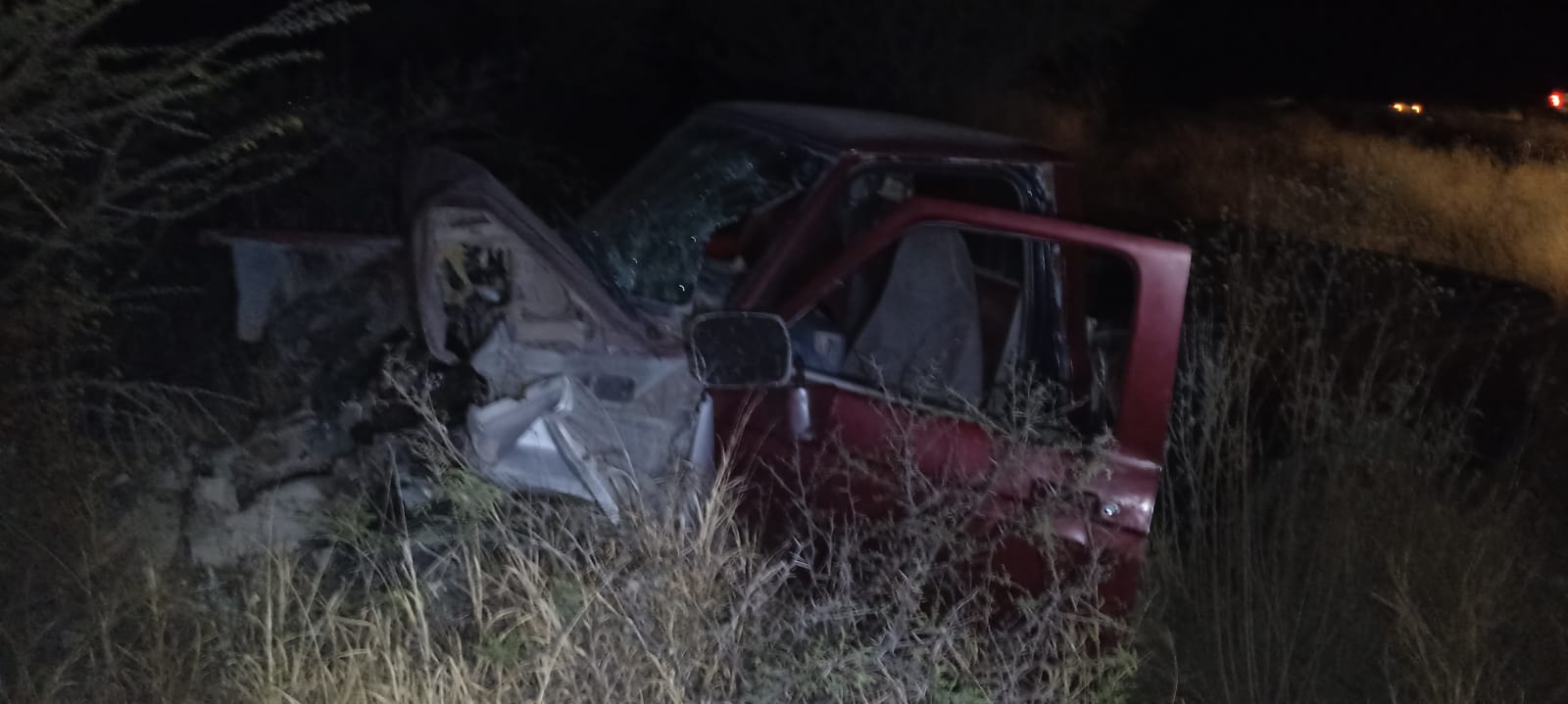 AL BORDE DE LA MUERTE AL CHOCAR DE FRENTE VS UN CAMIÓN