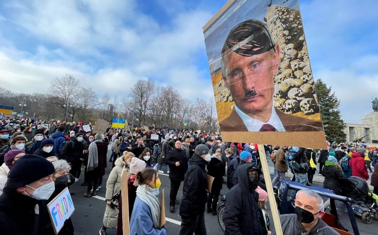 Marchan en Europa por la paz en Ucrania y el rechazo hacia Putin