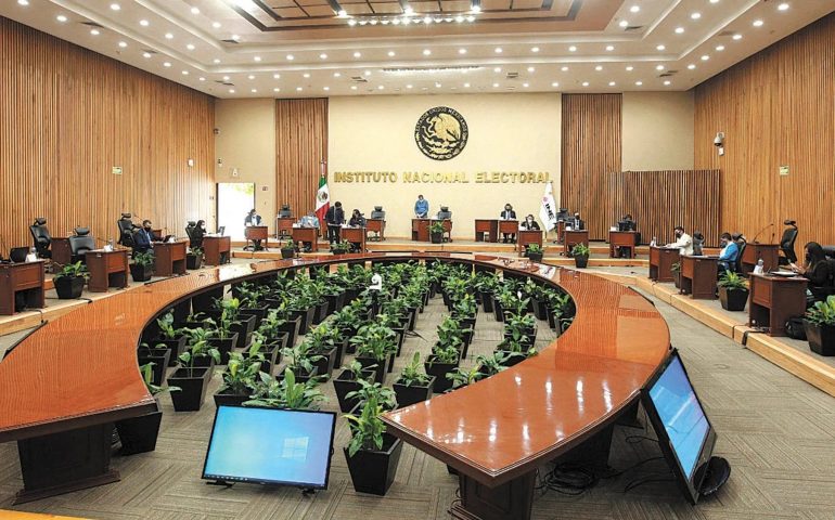 TEPJF avala que el INE tenga libertad de gestión sobre el presupuesto para la consulta de revocación