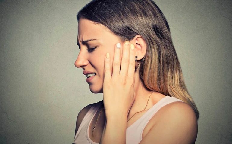 Zumbido en los oídos, el nuevo síntoma posiblemente relacionado con el Covid-19