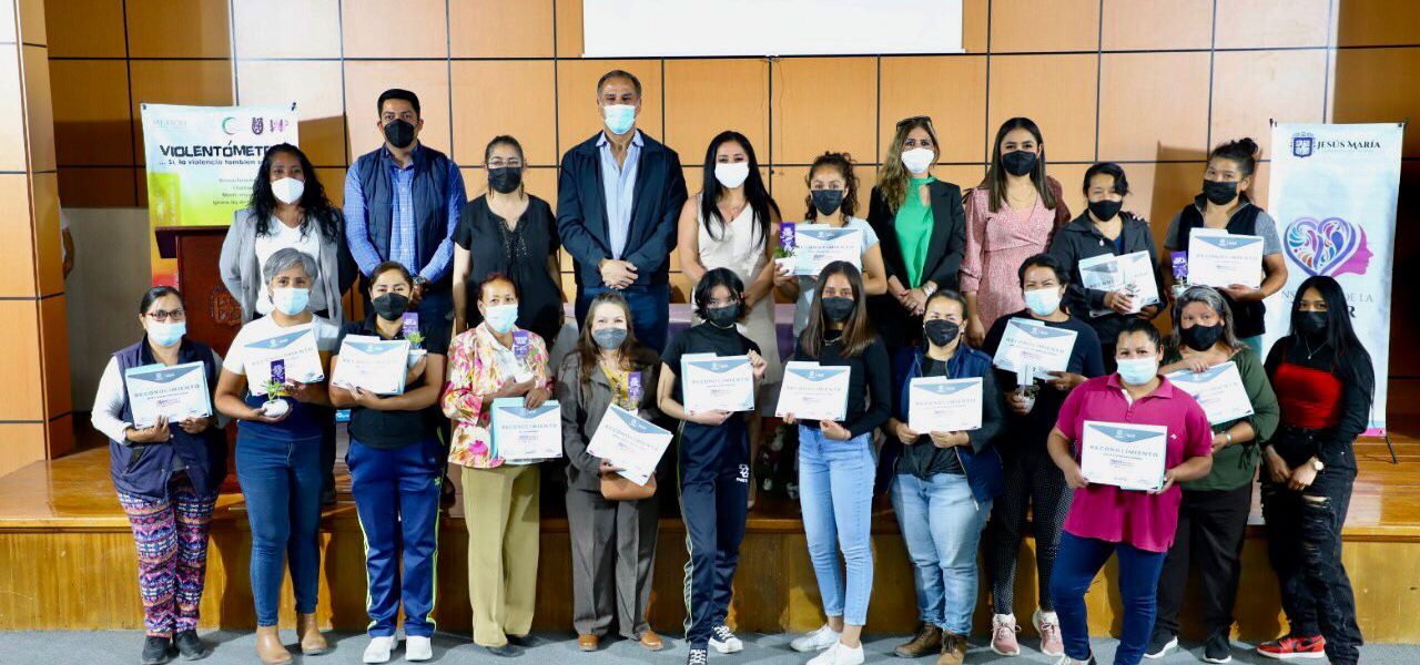 ENTREGAN RECONOCIMIENTOS A MUJERES QUE CULMINAN CURSO DE COMPUTACIÓN