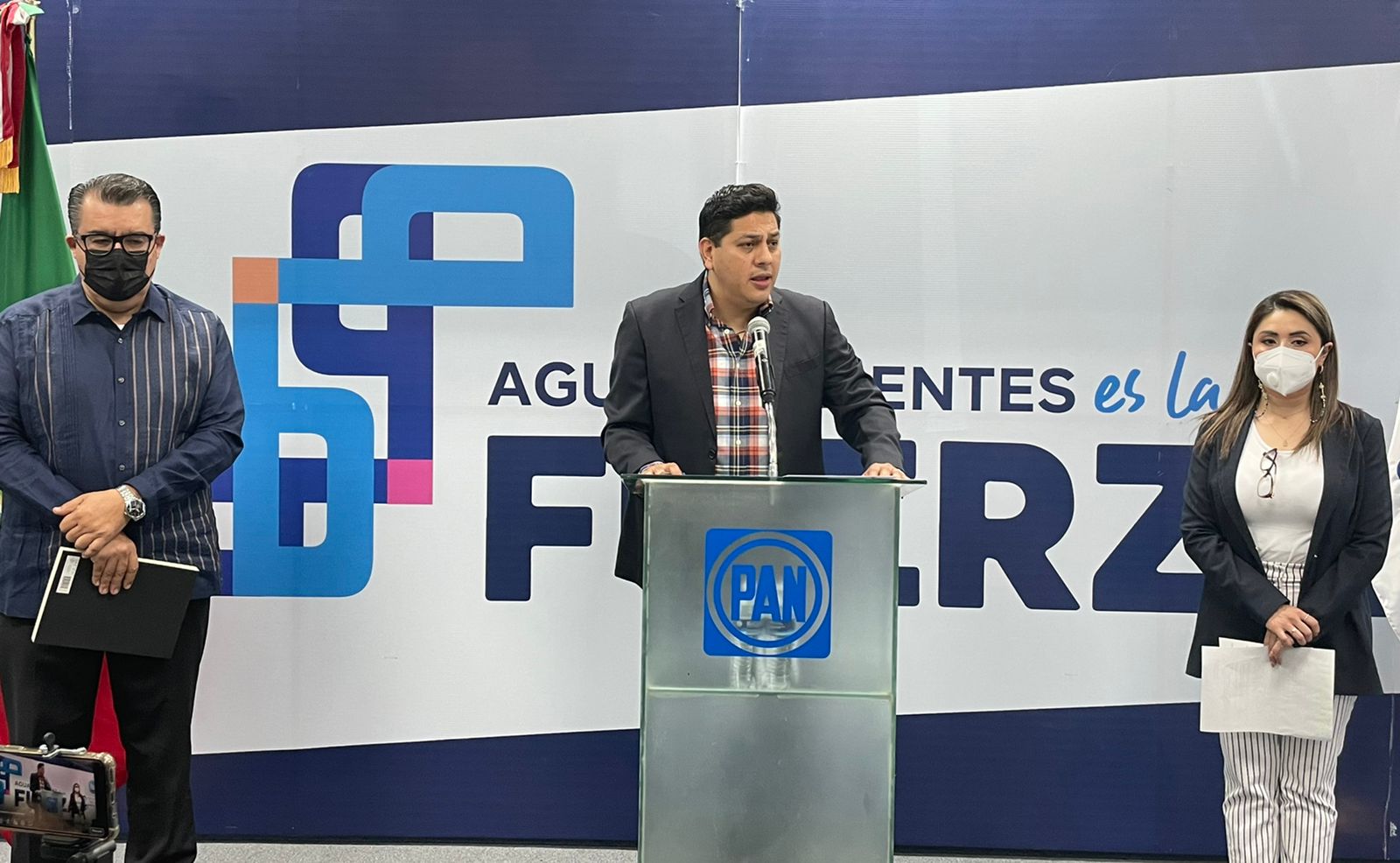 AGUASCALENTENSES MANIFIESTAN SU DESCONTENTO POR DESAPARICIÓN DE PROGRAMA DE ESCUELAS DE TIEMPO COMPLETO: JAVIER LUÉVANO NÚÑEZ