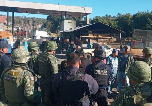 Enfrentamientos dejan 5 muertos en San Juan Parangaricutiro, Michoacán