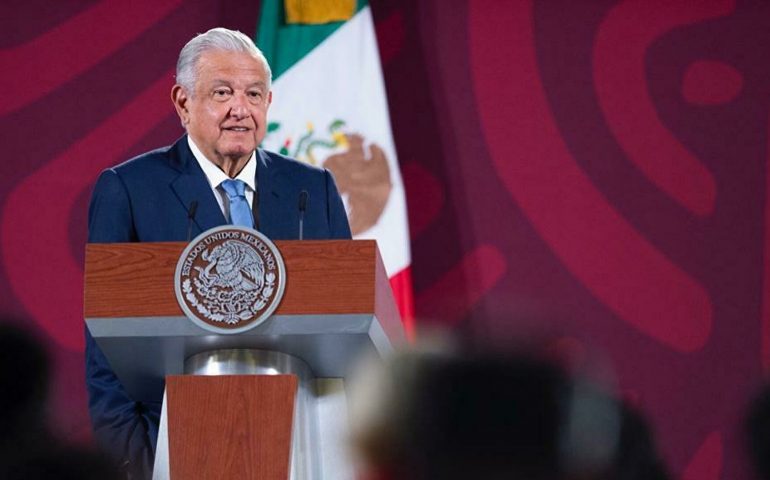 Aprobación de AMLO cae en su nivel más bajo desde que inició su gobierno