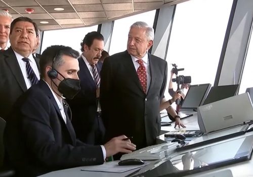 AMLO DESAPRUEBA CHISTE DE SU ESPOSA