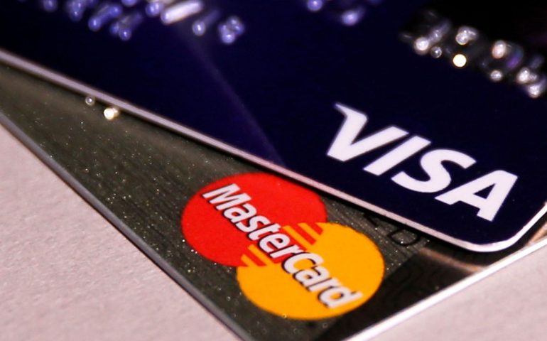 Visa y MasterCard suspenden sus operaciones en Rusia