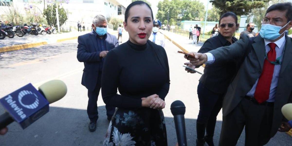 Sandra Cuevas recuperará el cargo si ofrece una disculpa pública