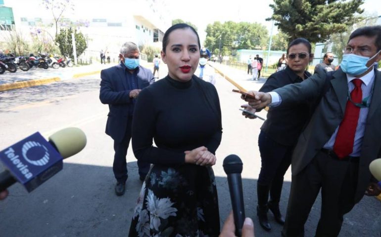 Sandra Cuevas recuperará el cargo si ofrece una disculpa pública