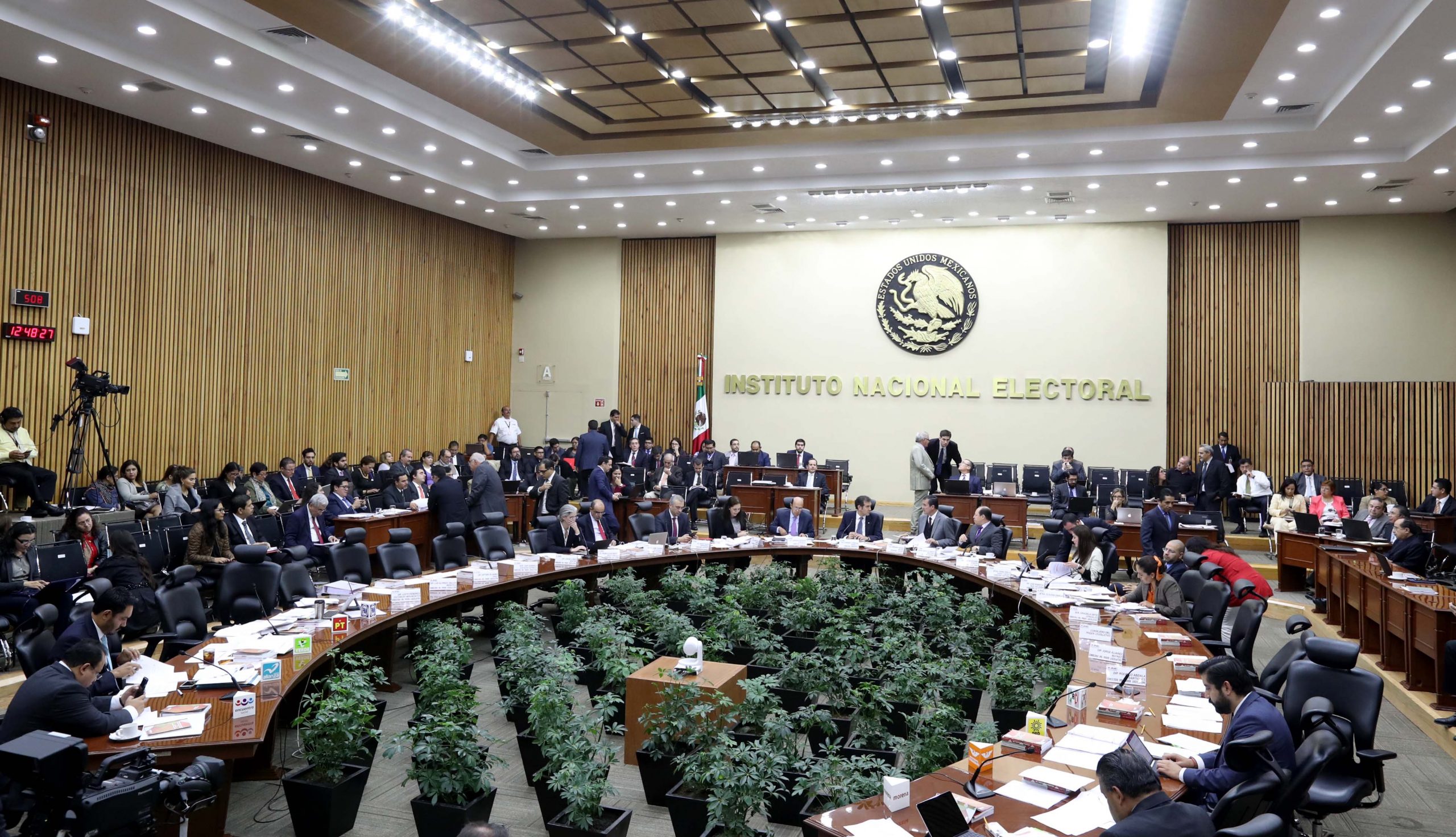 INE rechaza suspender las giras de las corcholatas de Morena