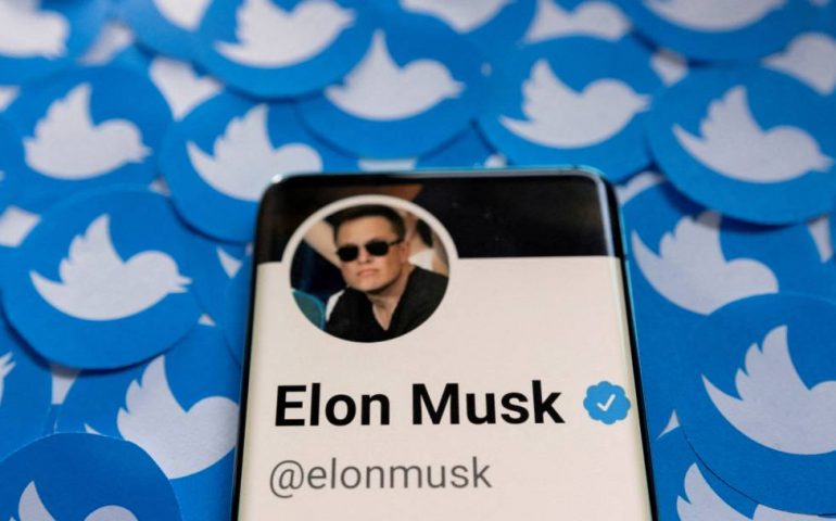 Continúan cayendo acciones de Twitter tras conocerse participación de Musk