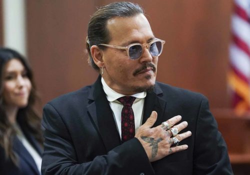 Gana Johnny Depp en juicio de difamación contra Amber Heard