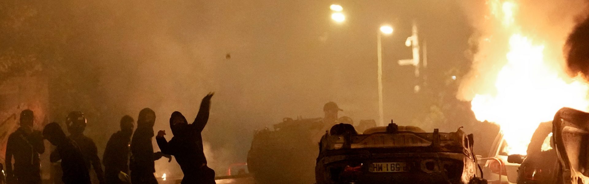 Macron condena violencia y disturbios tras muerte de adolescente en Francia