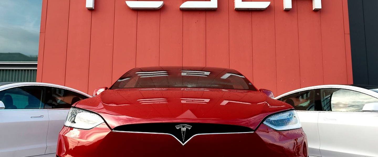 Oportunidades laborales en Tesla sin requisito de título universitario