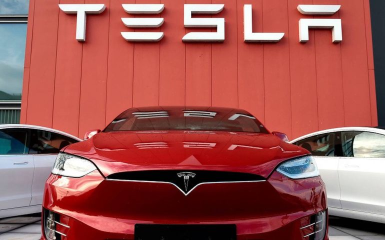 Oportunidades laborales en Tesla sin requisito de título universitario